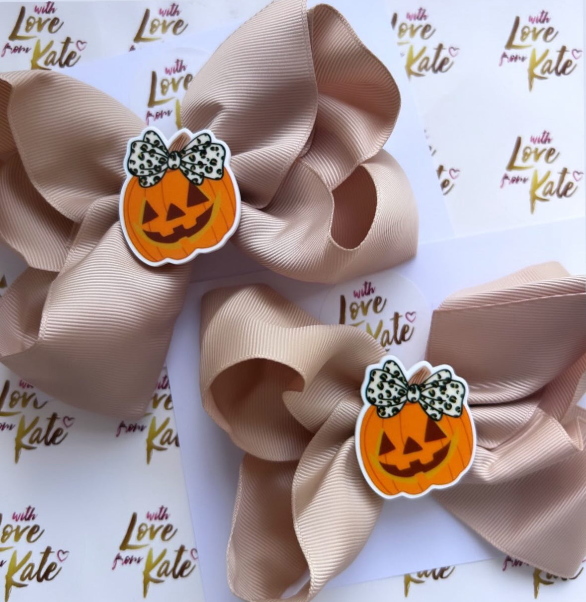 Beige boutique bow with pumpkin centre
