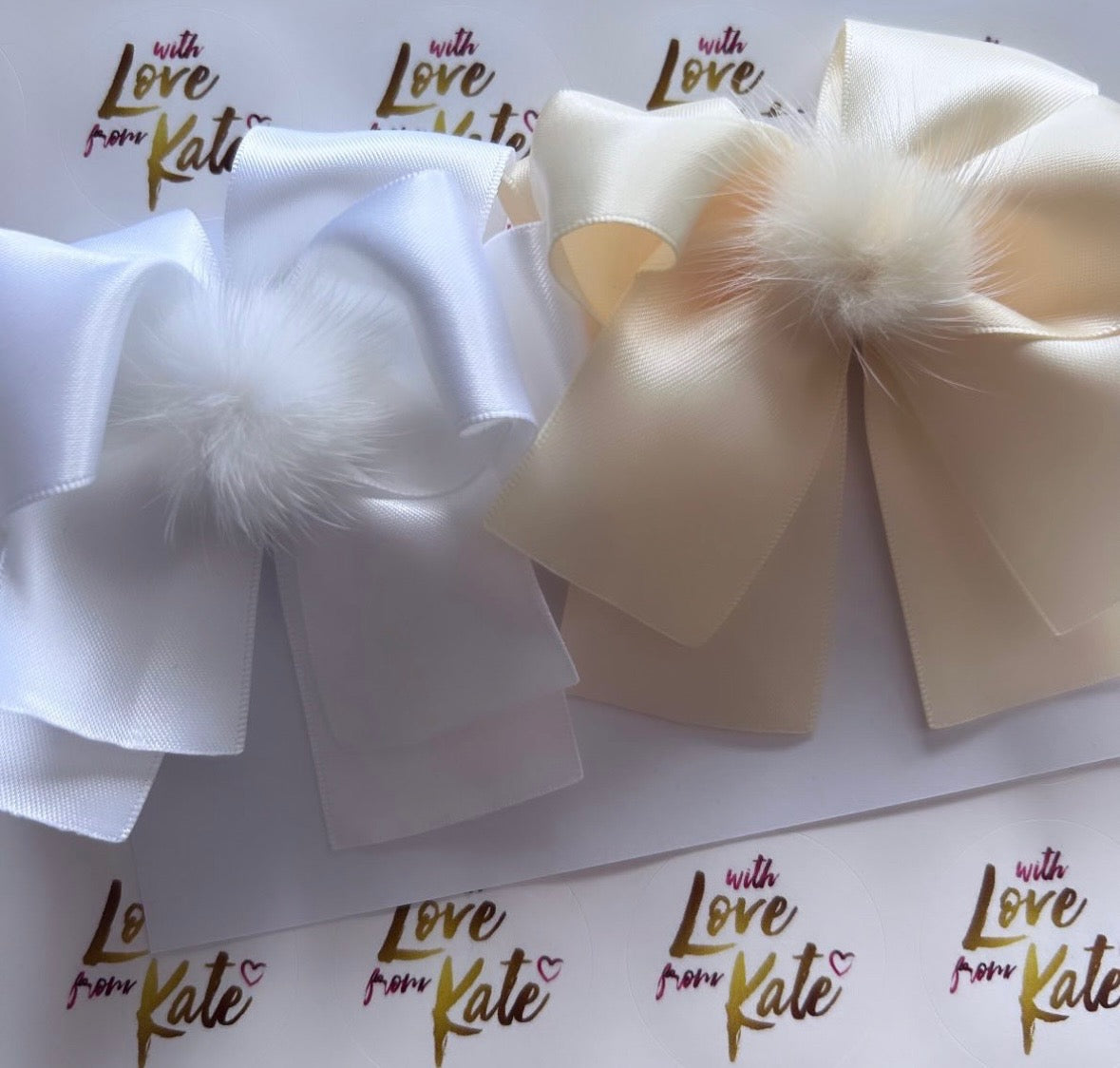 White and cream XL Short tail bow set